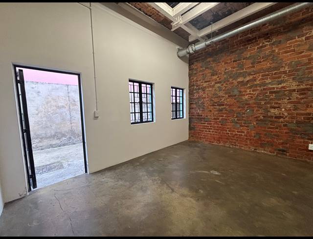 41M² WAREHOUSE TO LET IN MAITLAND
